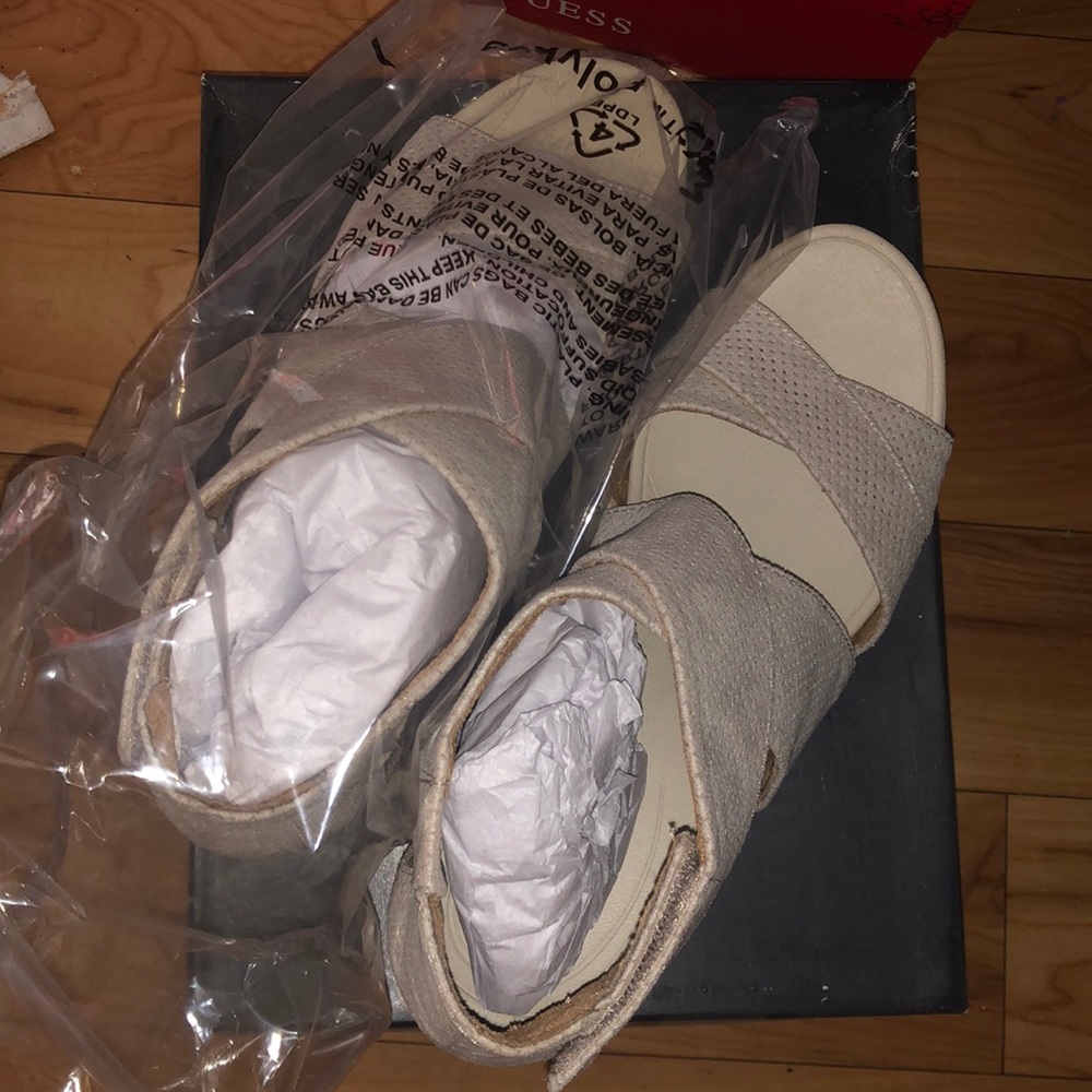 New In Box beautiful Dr Scholl’s shoes 👠👡👠👡. Shout/ Oyster color.